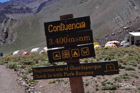 Chegando ao acampamento de Confluencia, a meio caminho do Aconcágua, região de Mendoza, a oeste da Argentina